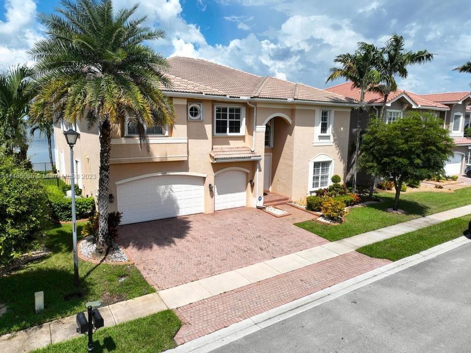 Recently Sold: $1,129,900 (7 beds, 5 baths, 4271 Square Feet)