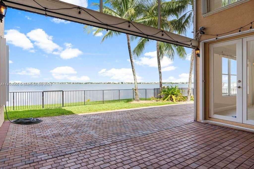 Recently Sold: $1,129,900 (7 beds, 5 baths, 4271 Square Feet)