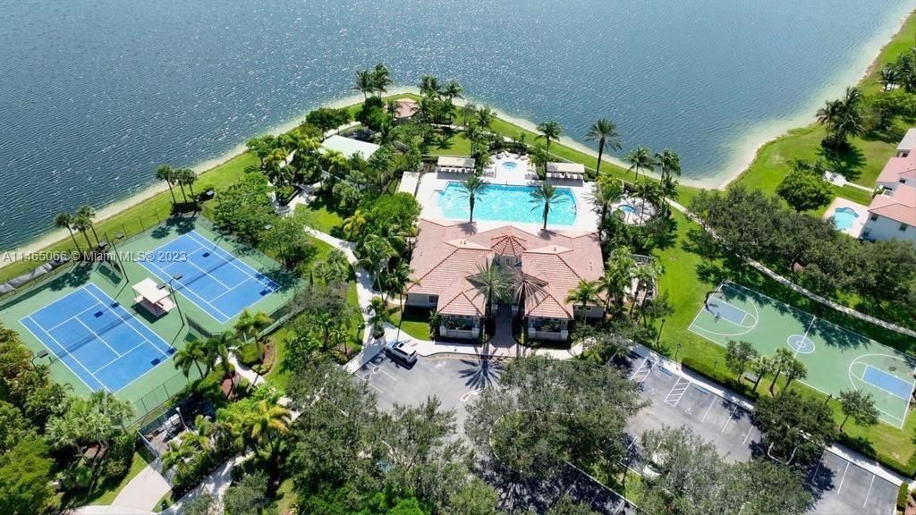 Recently Sold: $1,129,900 (7 beds, 5 baths, 4271 Square Feet)