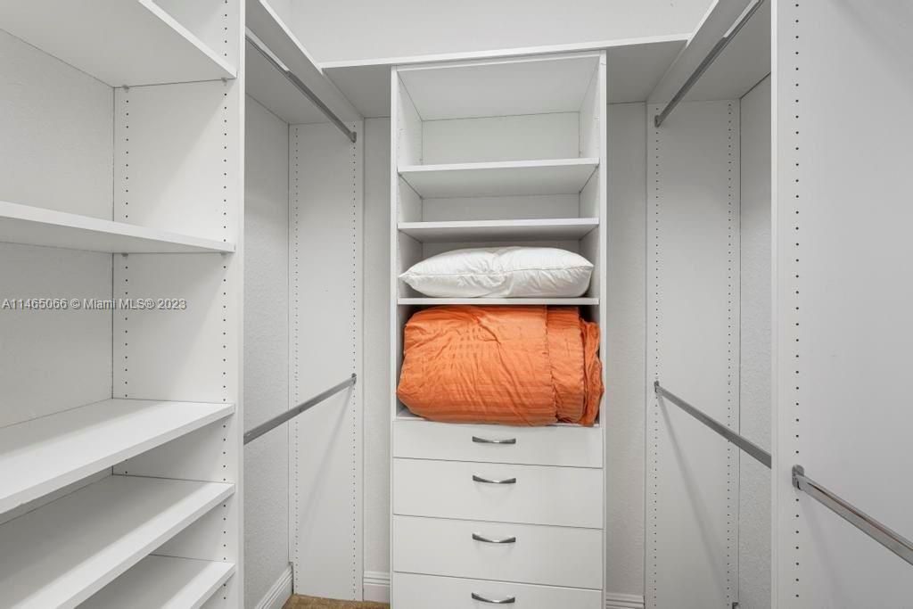 Recently Sold: $1,129,900 (7 beds, 5 baths, 4271 Square Feet)