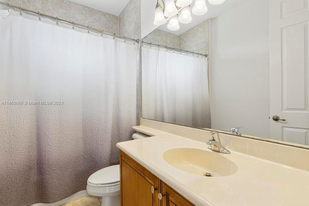 Recently Sold: $1,129,900 (7 beds, 5 baths, 4271 Square Feet)