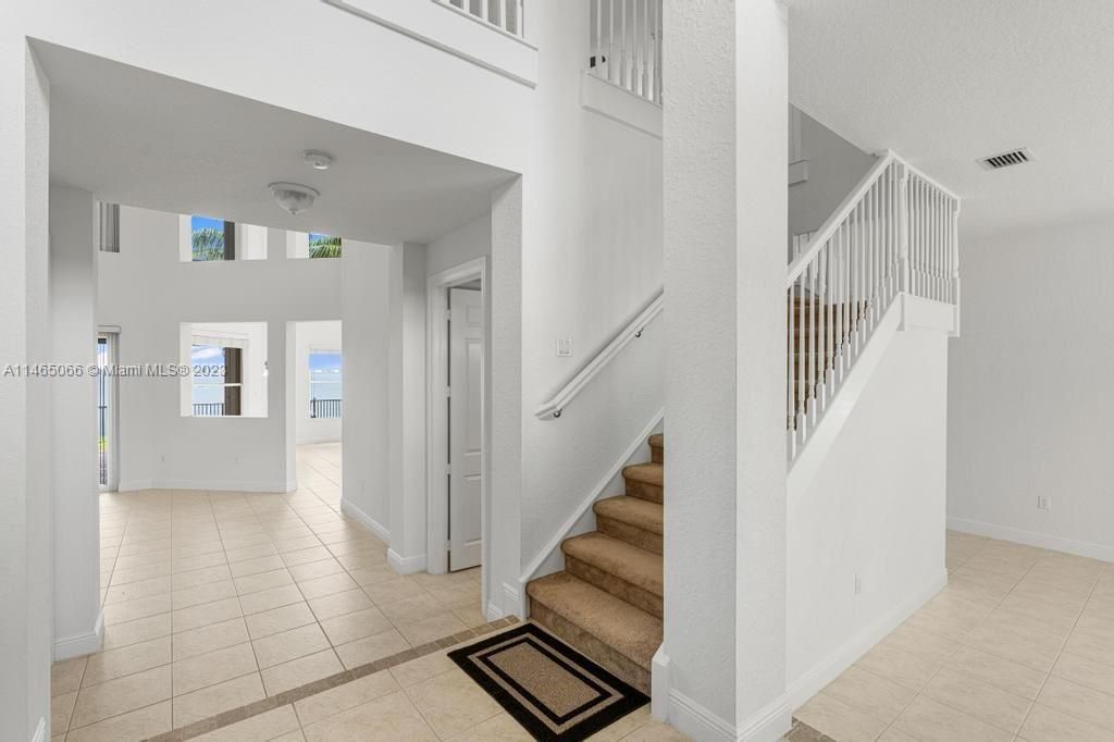 Recently Sold: $1,129,900 (7 beds, 5 baths, 4271 Square Feet)