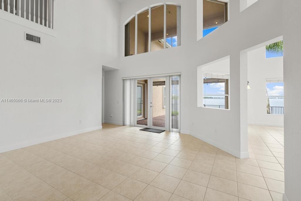 Recently Sold: $1,129,900 (7 beds, 5 baths, 4271 Square Feet)