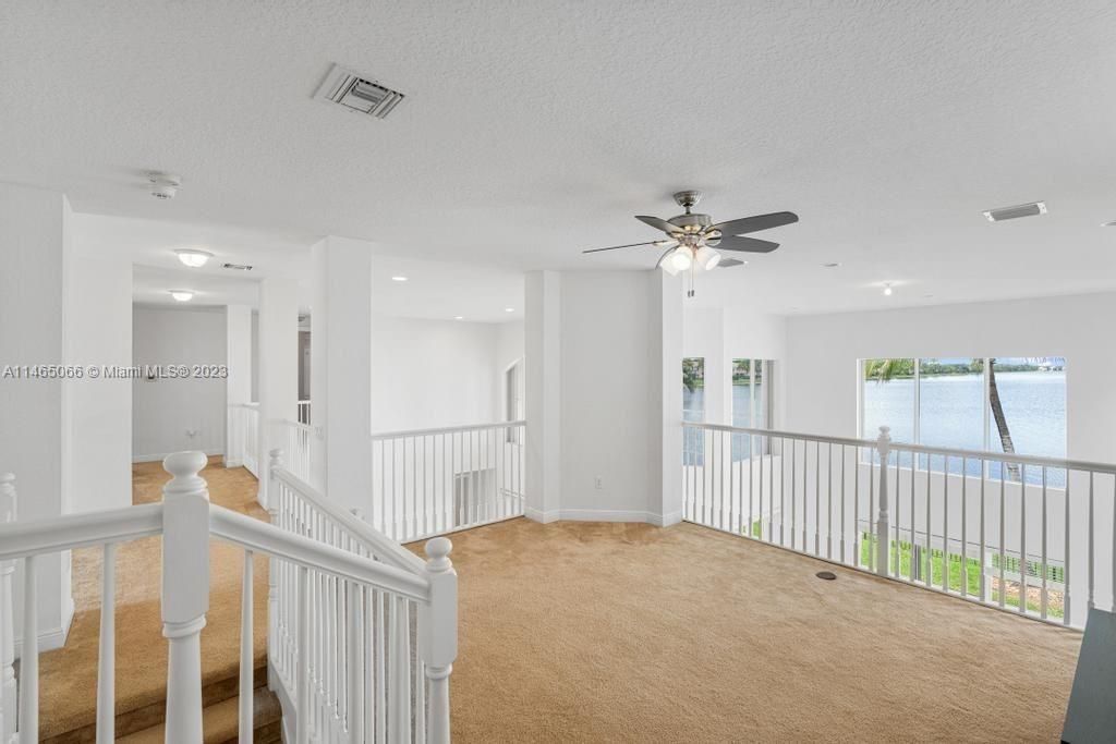 Recently Sold: $1,129,900 (7 beds, 5 baths, 4271 Square Feet)