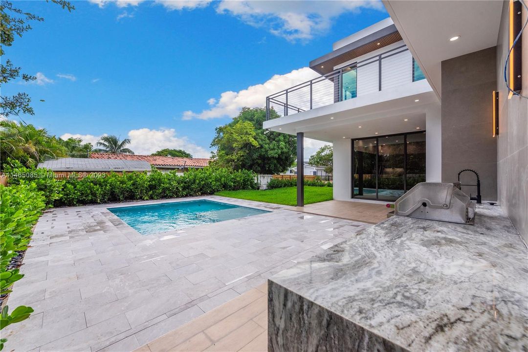 Recently Sold: $3,275,000 (5 beds, 4 baths, 4319 Square Feet)