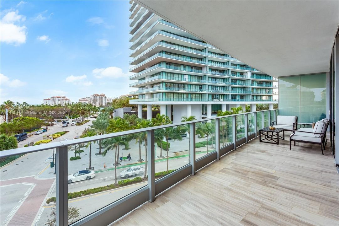 Recently Sold: $3,475,000 (3 beds, 3 baths, 2332 Square Feet)