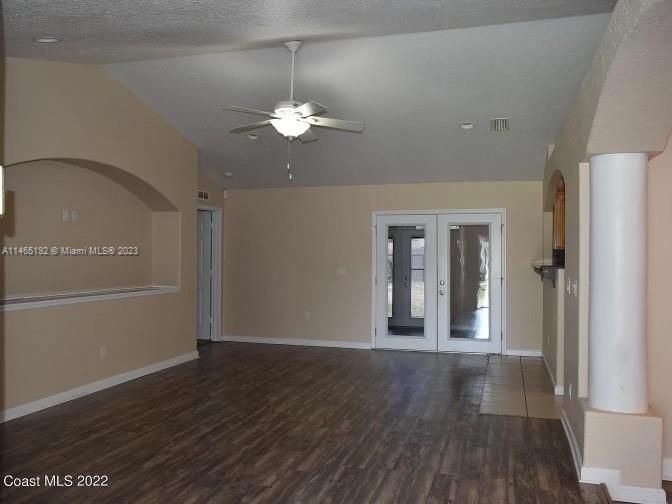 Recently Rented: $1,900 (3 beds, 2 baths, 0 Square Feet)