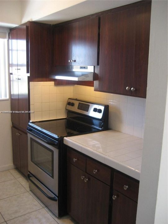 Recently Rented: $1,850 (1 beds, 1 baths, 1082 Square Feet)