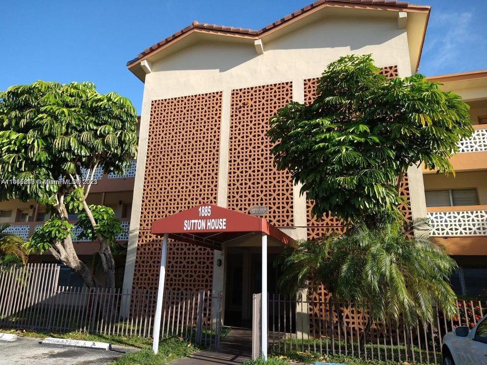 Recently Rented: $1,850 (1 beds, 1 baths, 1082 Square Feet)