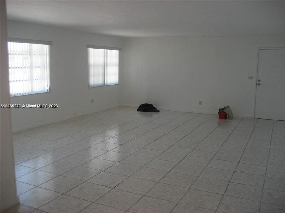 Recently Rented: $1,850 (1 beds, 1 baths, 1082 Square Feet)