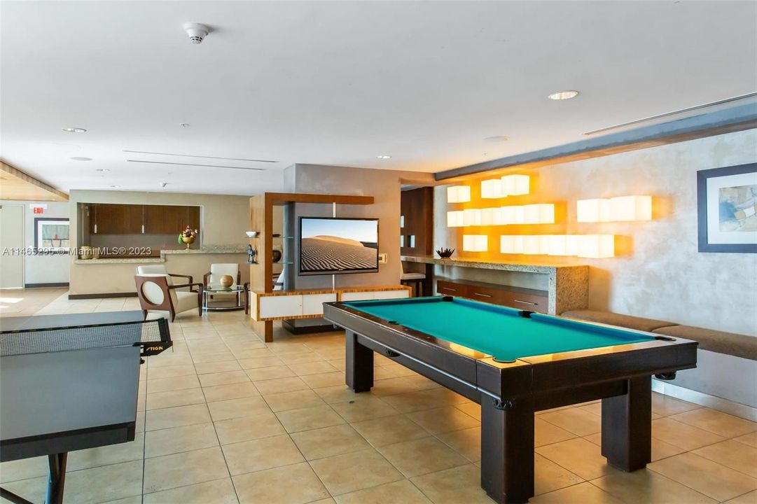 Recently Rented: $5,500 (2 beds, 2 baths, 1270 Square Feet)