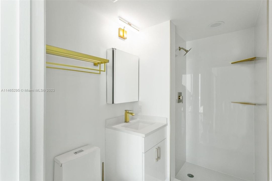 Recently Rented: $5,500 (2 beds, 2 baths, 1270 Square Feet)