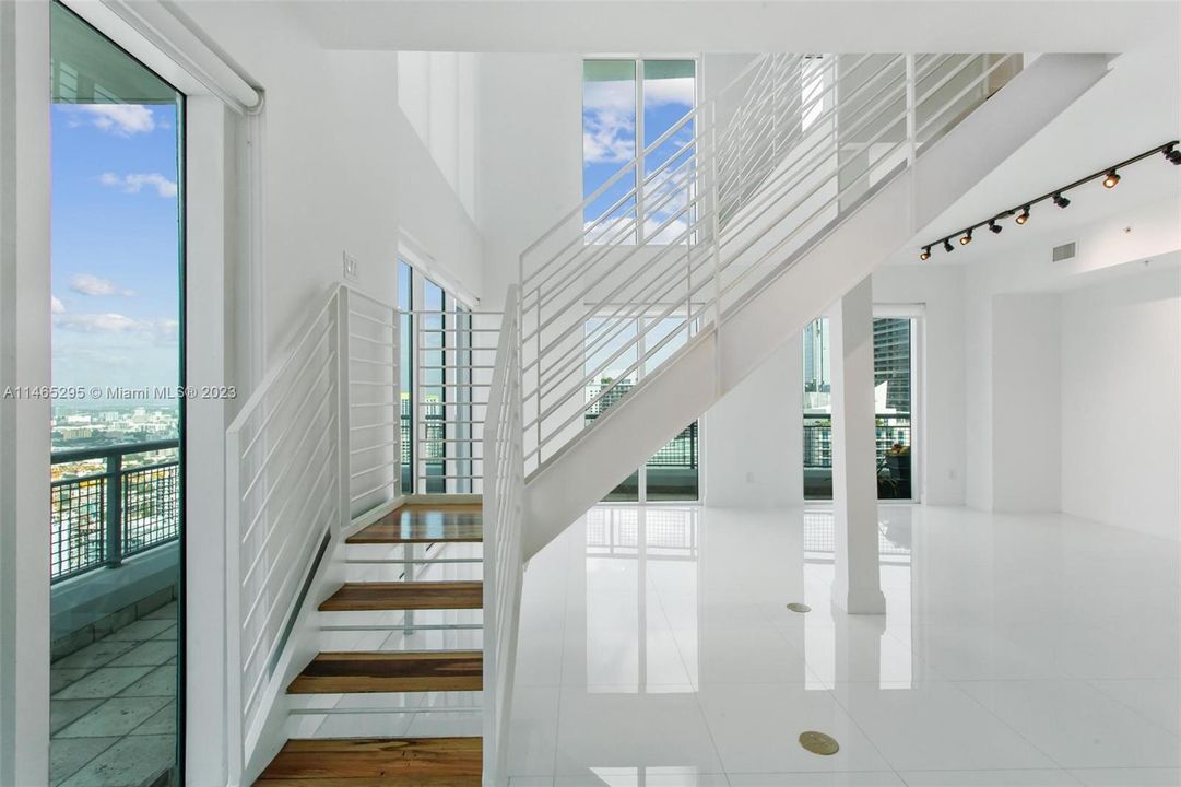 Recently Rented: $5,500 (2 beds, 2 baths, 1270 Square Feet)