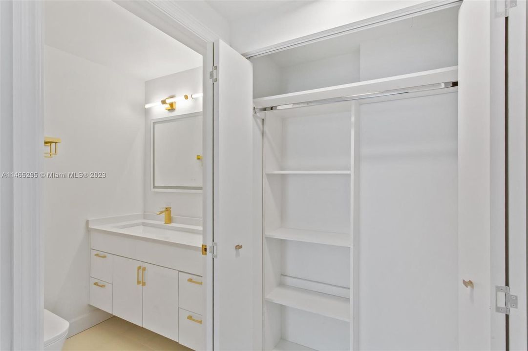 Recently Rented: $5,500 (2 beds, 2 baths, 1270 Square Feet)