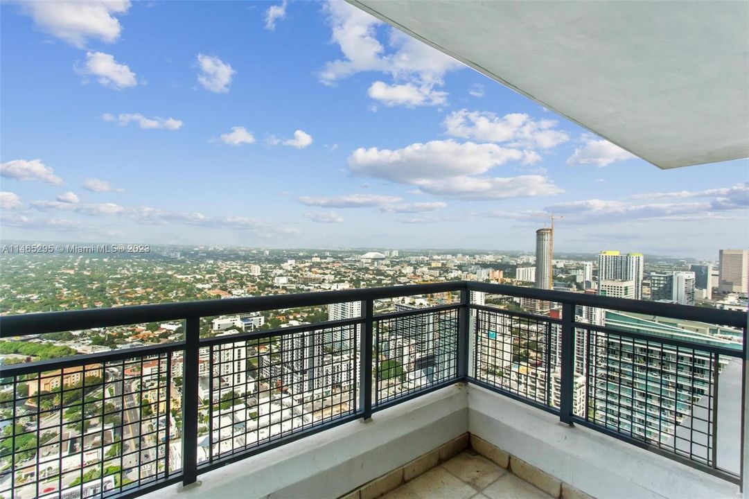 Recently Rented: $5,500 (2 beds, 2 baths, 1270 Square Feet)