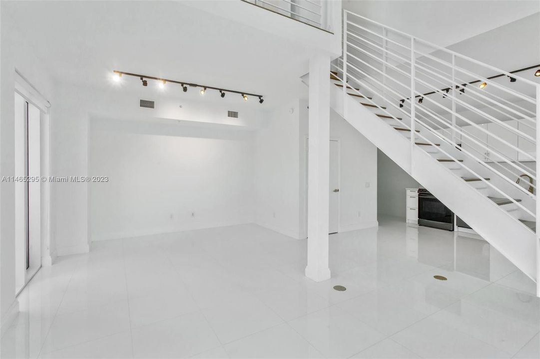 Recently Rented: $5,500 (2 beds, 2 baths, 1270 Square Feet)