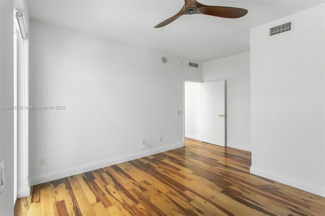 Recently Rented: $5,500 (2 beds, 2 baths, 1270 Square Feet)