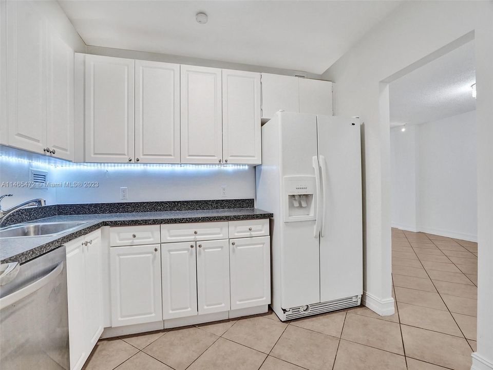 Recientemente alquilado: $2,500 (2 camas, 2 baños, 1178 Pies cuadrados)