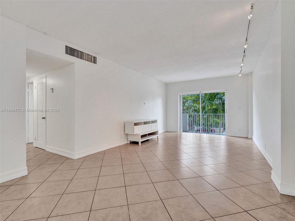 Recientemente alquilado: $2,500 (2 camas, 2 baños, 1178 Pies cuadrados)