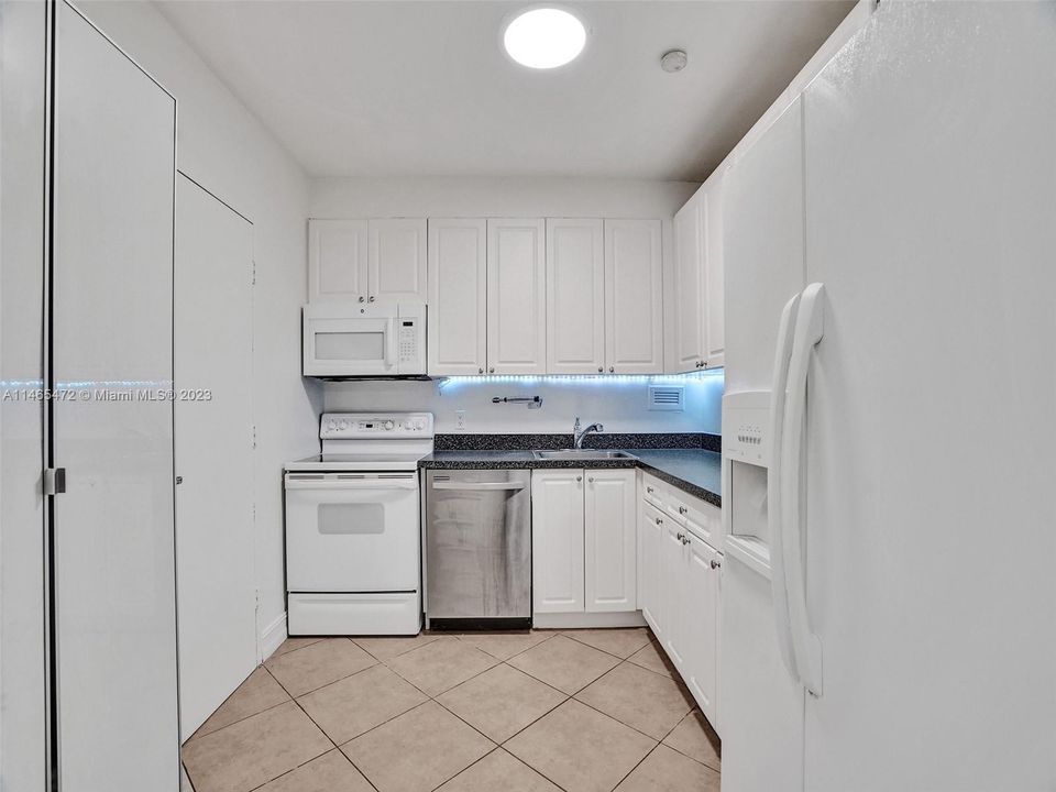 Recientemente alquilado: $2,500 (2 camas, 2 baños, 1178 Pies cuadrados)