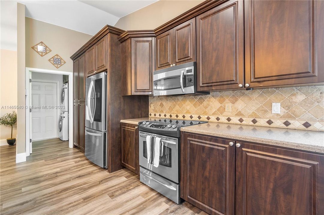 Недавно продано: $625,000 (3 спален, 2 ванн, 1537 Квадратных фут)