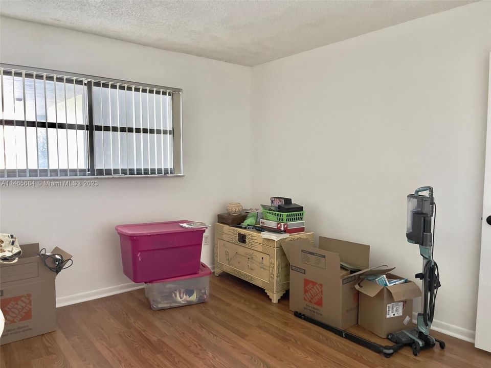 Recently Sold: $210,000 (2 beds, 2 baths, 985 Square Feet)