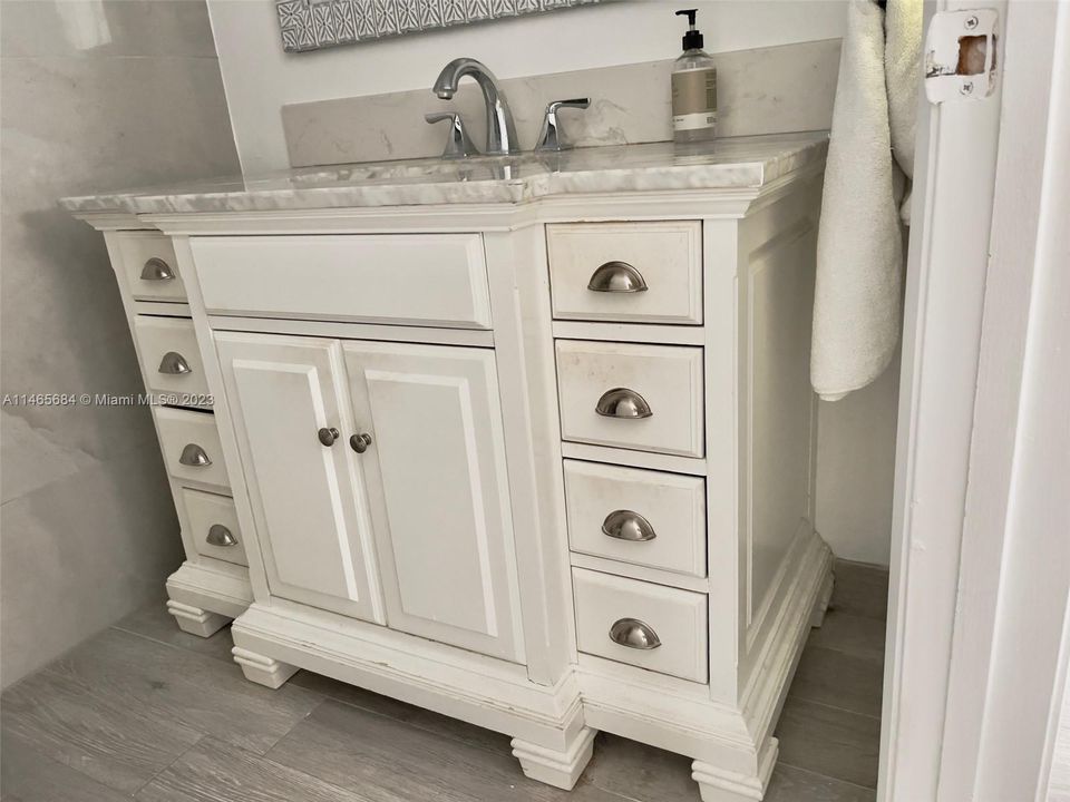 Recently Sold: $210,000 (2 beds, 2 baths, 985 Square Feet)