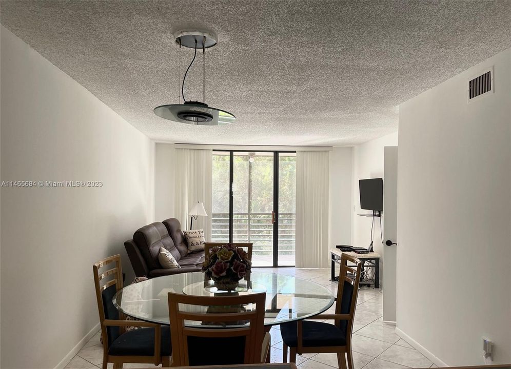 Recently Sold: $210,000 (2 beds, 2 baths, 985 Square Feet)