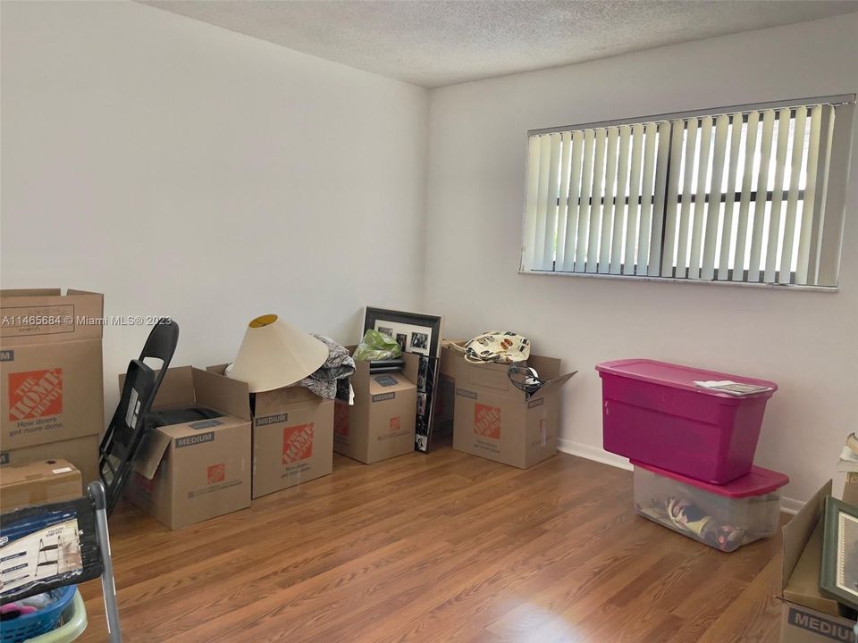 Recently Sold: $210,000 (2 beds, 2 baths, 985 Square Feet)