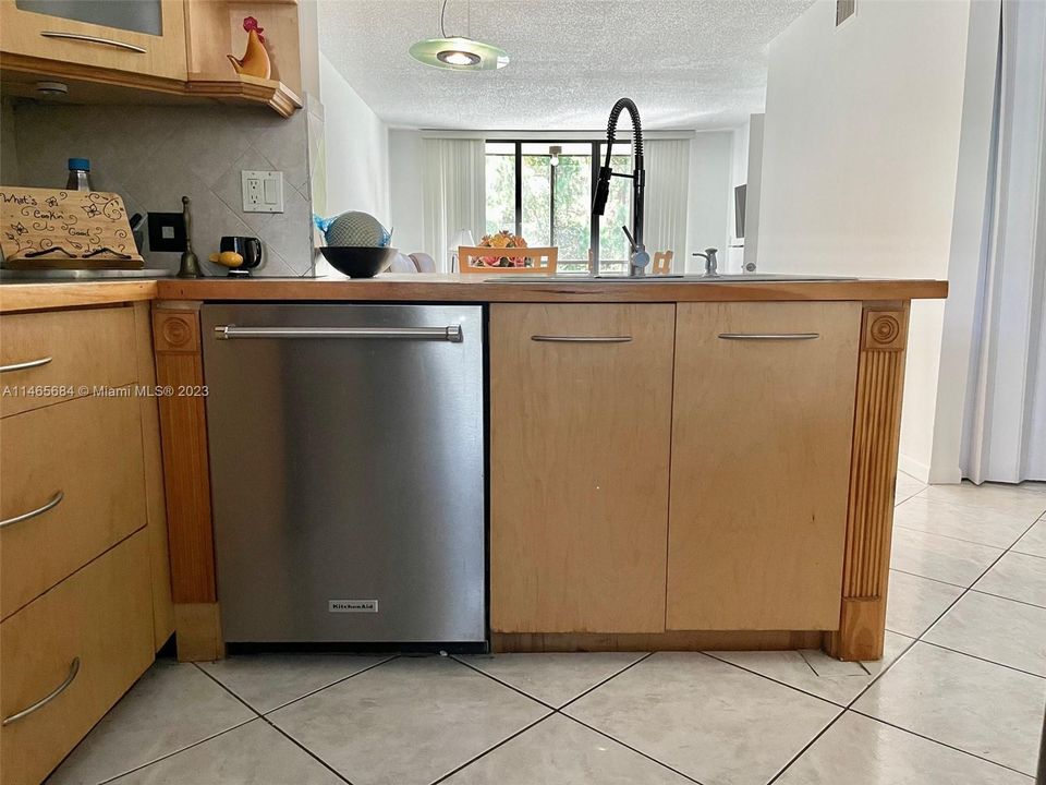 Recently Sold: $210,000 (2 beds, 2 baths, 985 Square Feet)