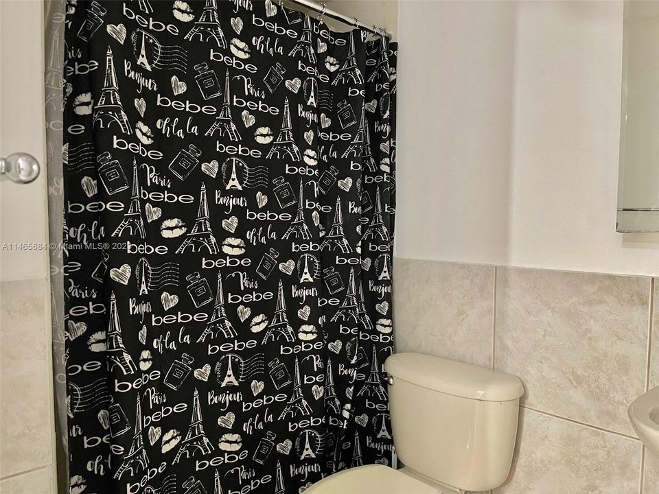 Recently Sold: $210,000 (2 beds, 2 baths, 985 Square Feet)