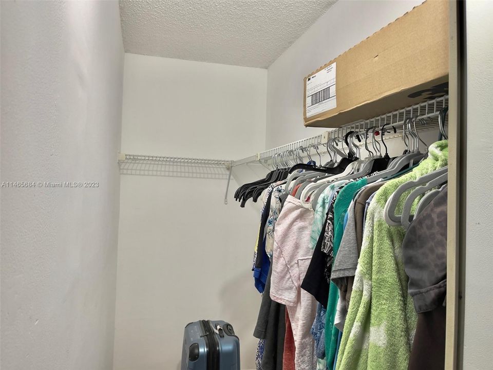 Recently Sold: $210,000 (2 beds, 2 baths, 985 Square Feet)