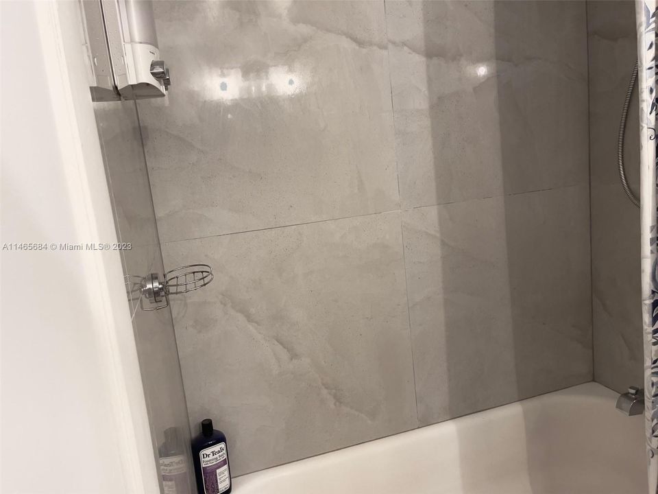 Recently Sold: $210,000 (2 beds, 2 baths, 985 Square Feet)