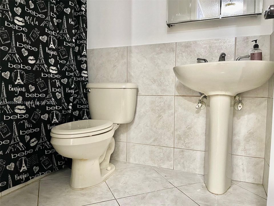 Recently Sold: $210,000 (2 beds, 2 baths, 985 Square Feet)