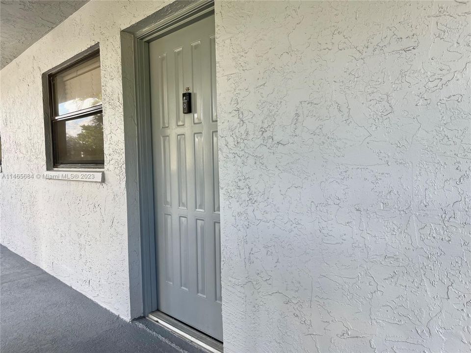 Recently Sold: $210,000 (2 beds, 2 baths, 985 Square Feet)