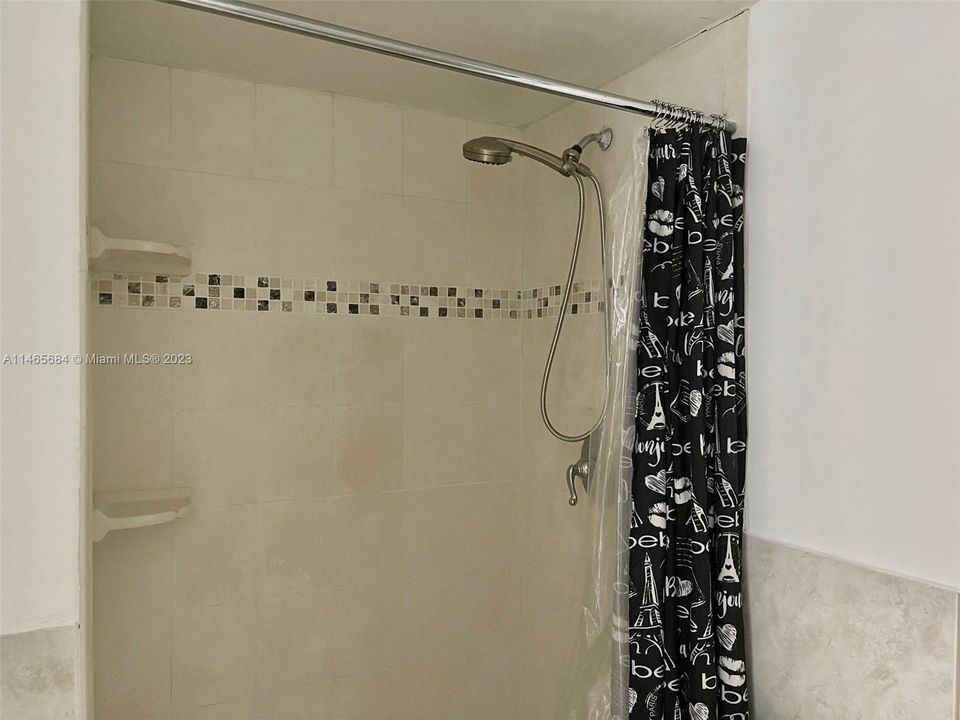 Recently Sold: $210,000 (2 beds, 2 baths, 985 Square Feet)