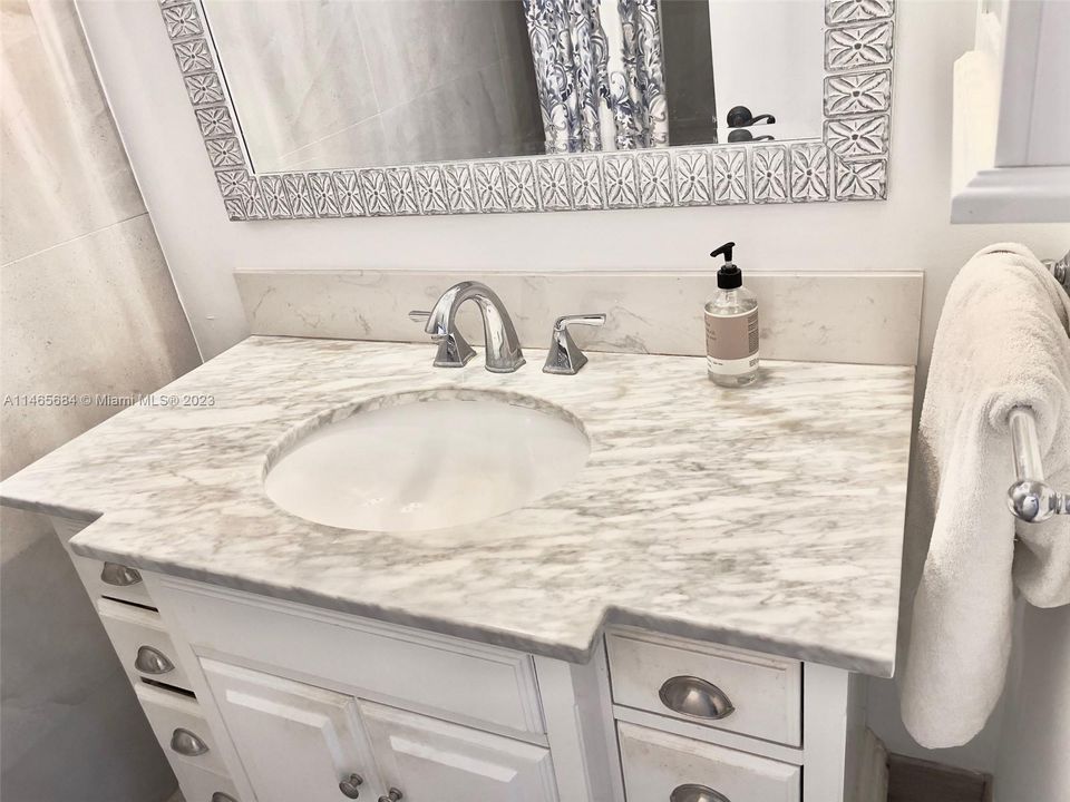 Recently Sold: $210,000 (2 beds, 2 baths, 985 Square Feet)