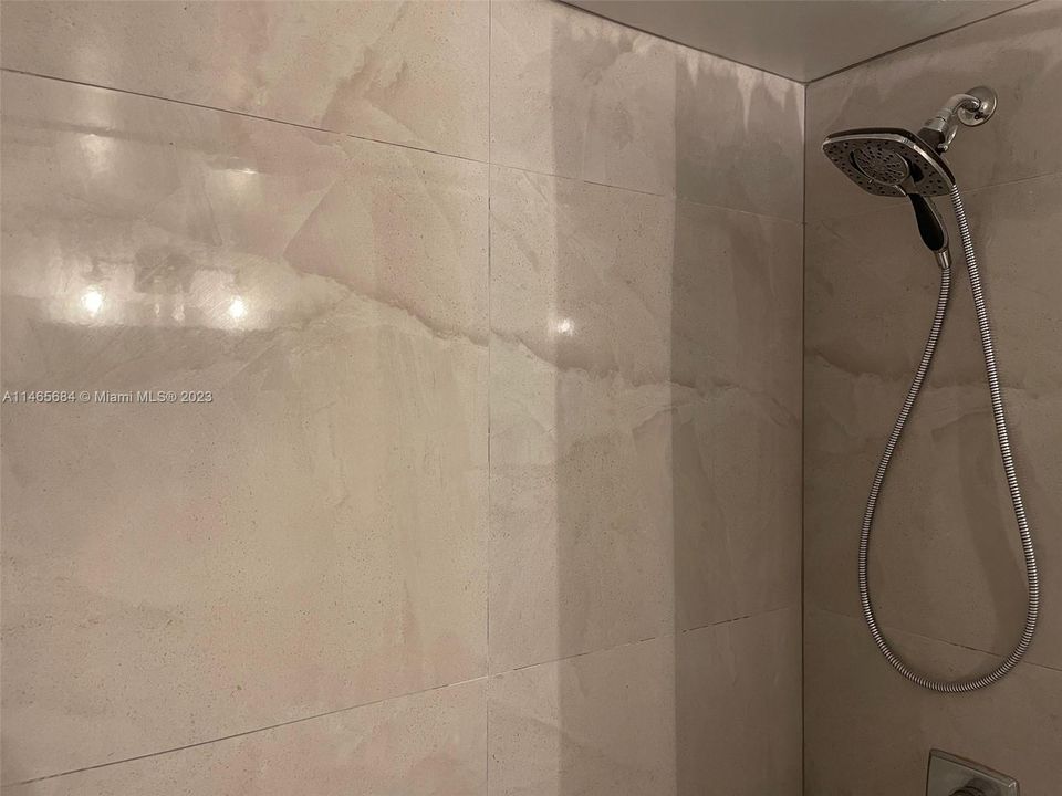 Recently Sold: $210,000 (2 beds, 2 baths, 985 Square Feet)