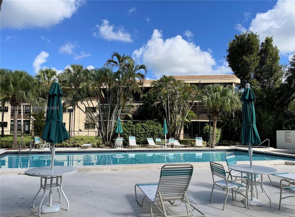 Recently Sold: $210,000 (2 beds, 2 baths, 985 Square Feet)