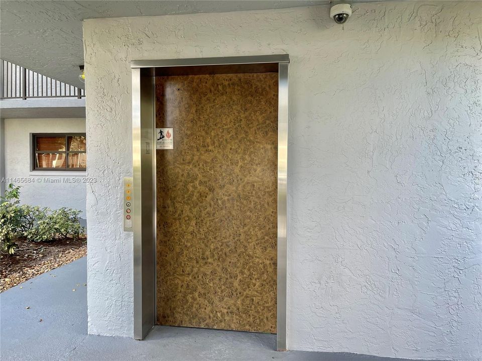 Recently Sold: $210,000 (2 beds, 2 baths, 985 Square Feet)