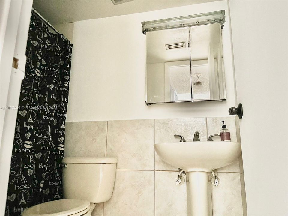 Recently Sold: $210,000 (2 beds, 2 baths, 985 Square Feet)