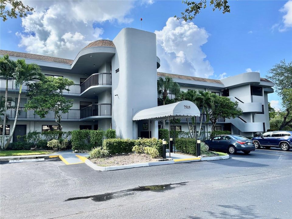 Recently Sold: $210,000 (2 beds, 2 baths, 985 Square Feet)