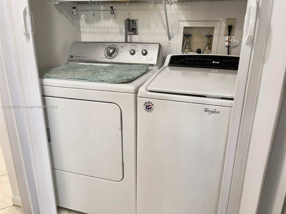 Recently Sold: $210,000 (2 beds, 2 baths, 985 Square Feet)