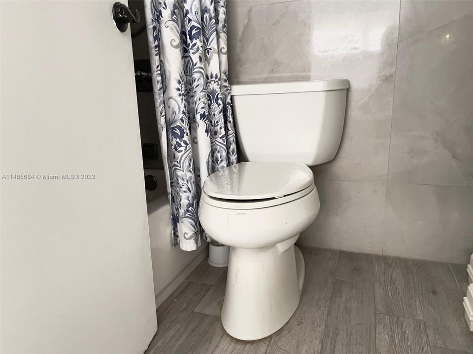 Recently Sold: $210,000 (2 beds, 2 baths, 985 Square Feet)