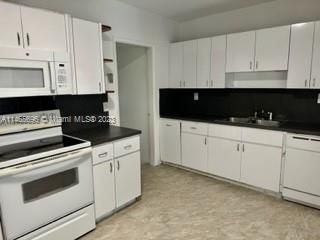Recently Rented: $3,300 (3 beds, 2 baths, 1796 Square Feet)