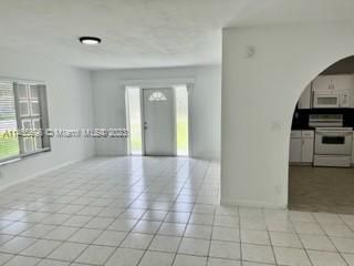 Recently Rented: $3,300 (3 beds, 2 baths, 1796 Square Feet)