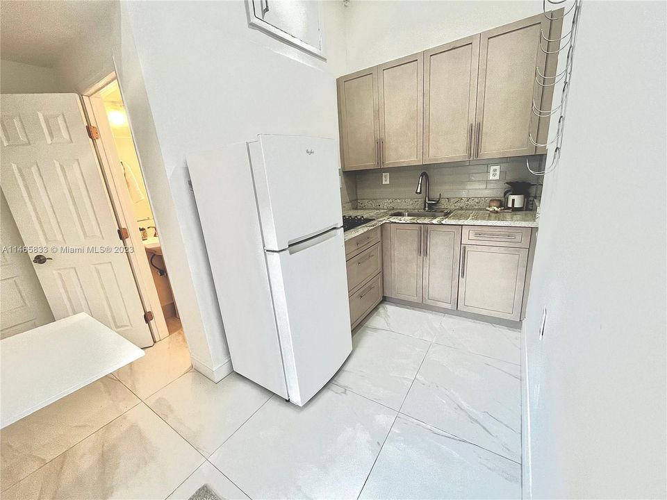 Recently Rented: $1,400 (1 beds, 1 baths, 400 Square Feet)