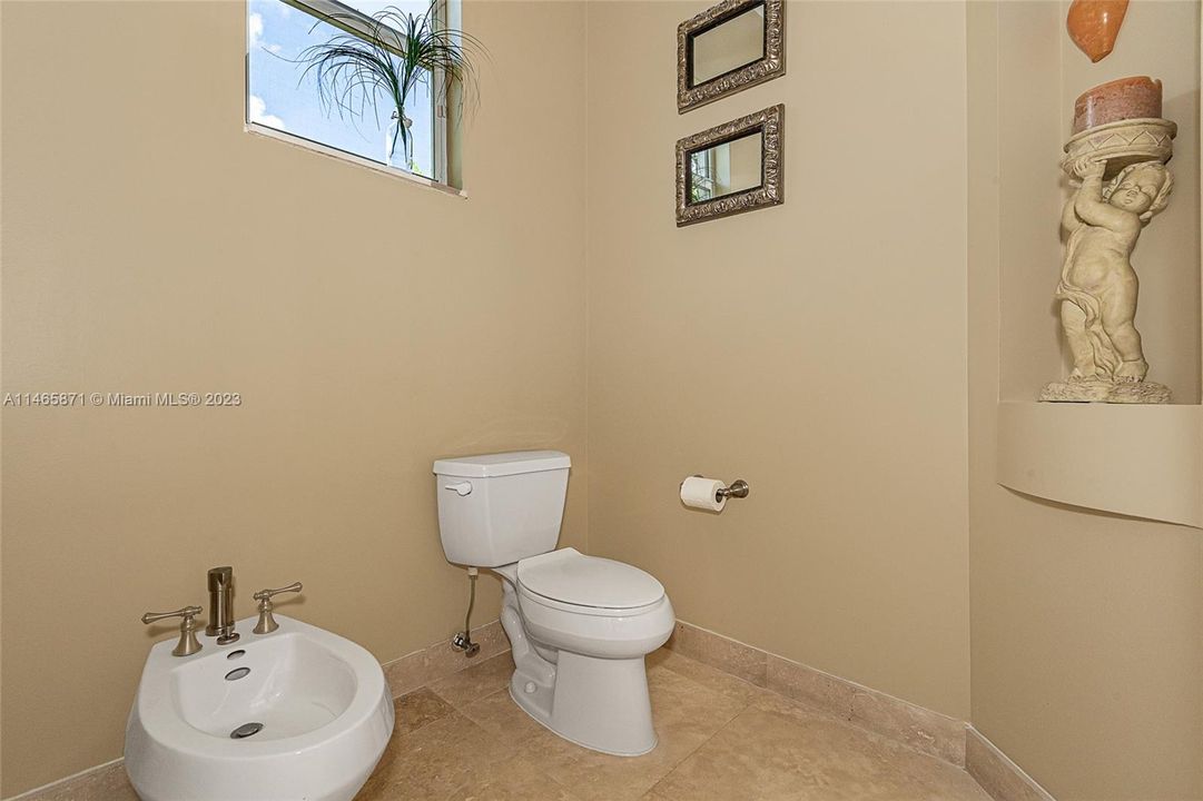 最近售出: $1,674,995 (6 贝兹, 4 浴室, 4578 平方英尺)