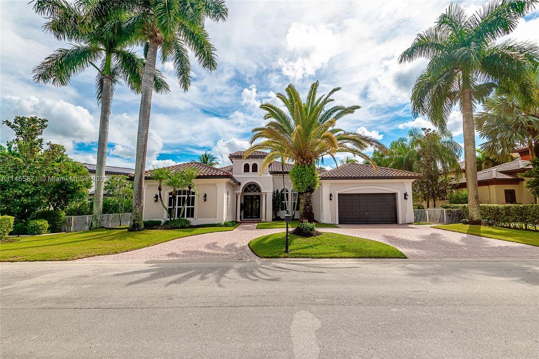 最近售出: $1,674,995 (6 贝兹, 4 浴室, 4578 平方英尺)