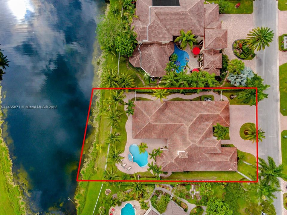 最近售出: $1,674,995 (6 贝兹, 4 浴室, 4578 平方英尺)